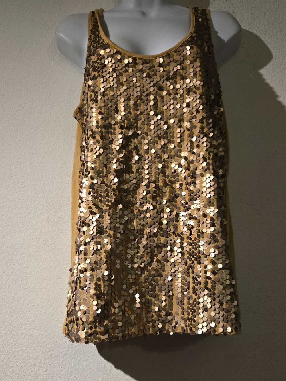 *C1 - NEW ANNE TAYLOR SZ. L GOLD SEQUIN TOP W/ TAGS